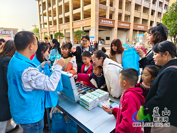 蓝山：亲子互动扬家风 禁毒宣教护成长.jpg