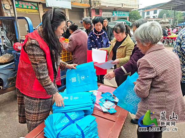 蓝山：年集宣禁毒 平安迎新春.jpg