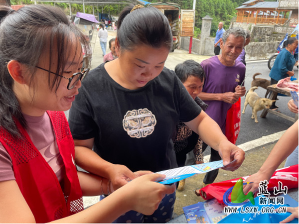 荆竹瑶族乡：禁毒反诈两手抓 守好瑶乡“钱袋子”与“生命线”.jpg