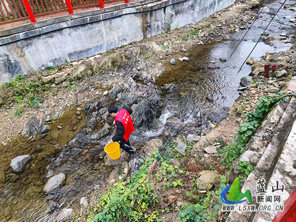 犁头瑶族乡:不畏严寒勤保洁 冬季河道焕新颜.jpg 犁头瑶族乡:不畏严寒勤保洁 冬季河道焕新颜.jpg