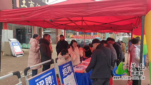 土市镇：春风送岗促就业 精准服务助振兴.jpg