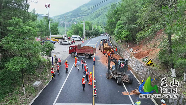 2025年永州公路汛期安全风险防控专项演练在我县举行2.jpg 2025年永州公路汛期安全风险防控专项演练在我县举行2.jpg