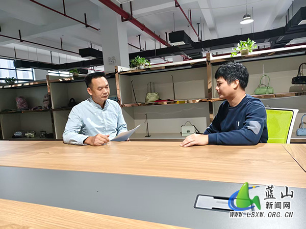 蓝山:不断创优营商环境 让外来务工子女入学无忧.jpg 蓝山:不断创优营商环境 让外来务工子女入学无忧.jpg