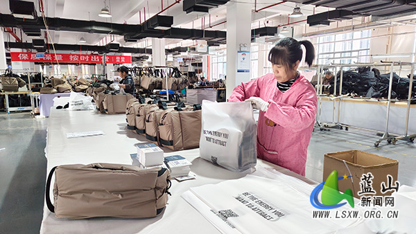 我县企业开足马力抓生产 全力以赴冲刺年度目标1.jpg