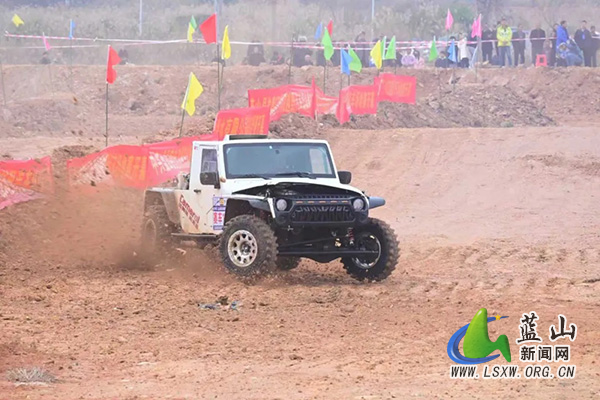 越野汽车公开赛燃情启幕3.jpg