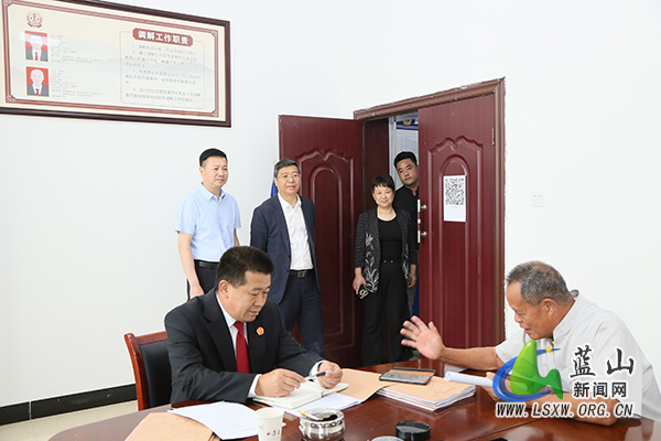 永州市中级人民法院调研组到蓝山县人民法院调研指导重点工作.jpg
