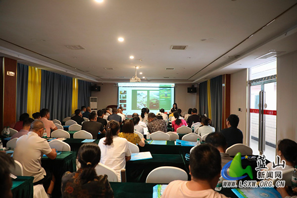 永州市70余名中药材产业发展带头人齐聚蓝山“充电”1.jpg 永州市70余名中药材产业发展带头人齐聚蓝山“充电”1.jpg