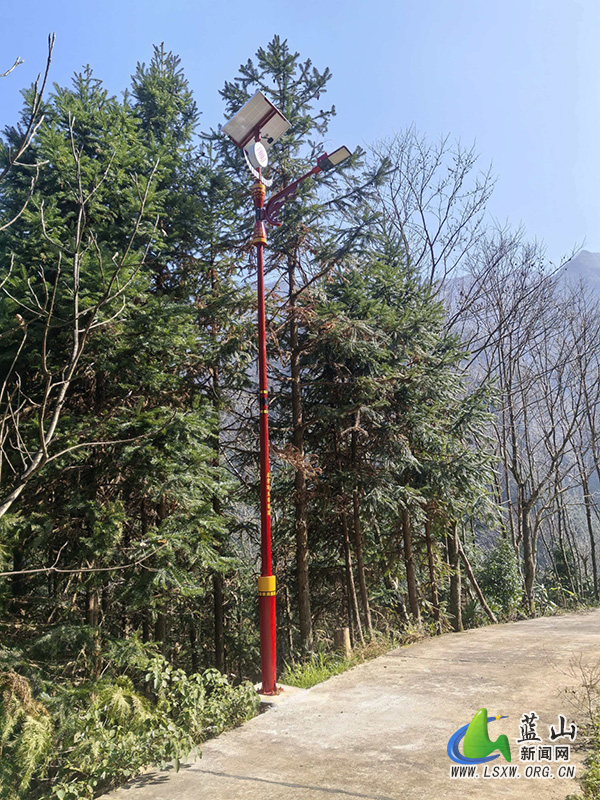 蓝山县驻汇源瑶族乡荆竹坪村工作队：以民生为本 点亮民心暖山村.jpg