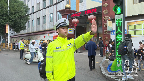 我县常态化设“护学岗”&ensp;筑牢校园交通安全防线.jpg