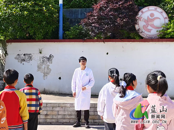 汇源中心小学：医校联动筑防线，实操演练护安全.jpg