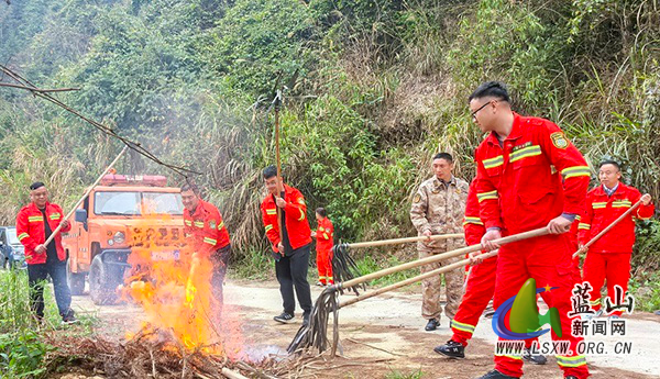 以练筑防 防患未“燃”——汇源瑶族乡开展森林防灭火应急演练.jpg 以练筑防 防患未“燃”——汇源瑶族乡开展森林防灭火应急演练.jpg