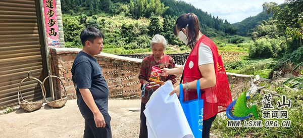 浆洞瑶族乡：免费发放油菜种子 助力全乡冬种生产开好局.jpg