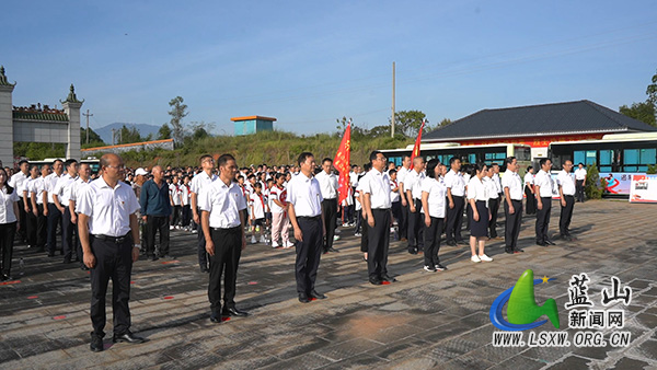 我县举行2025年烈士纪念日向烈士敬献花篮仪式活动2.jpg 我县举行2025年烈士纪念日向烈士敬献花篮仪式活动2.jpg