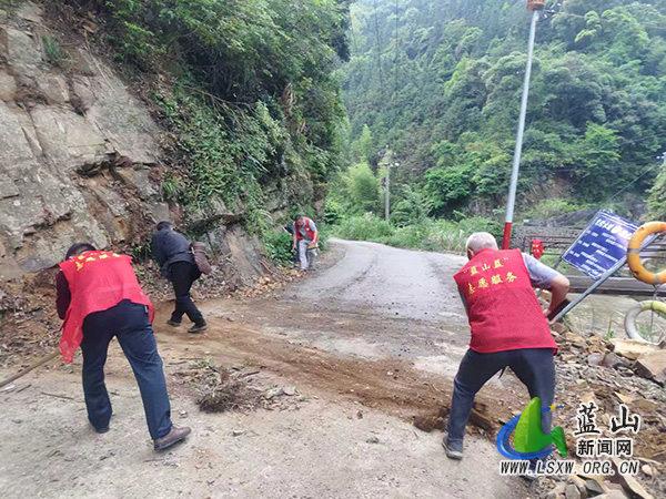 荆竹瑶族乡纪委:靠前监督保畅通 护航群众平安行.jpg 荆竹瑶族乡纪委:靠前监督保畅通 护航群众平安行.jpg