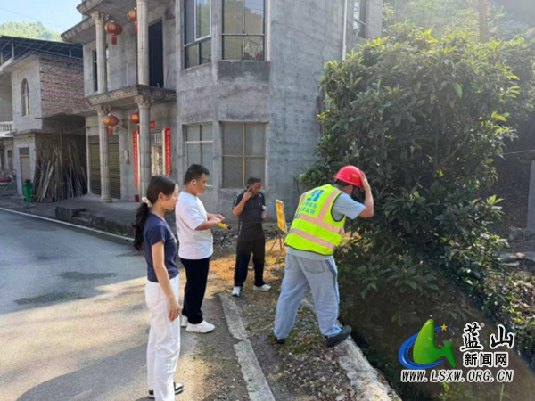 犁头瑶族乡开展安全隐患大排查大整治行动.jpg 犁头瑶族乡开展安全隐患大排查大整治行动.jpg