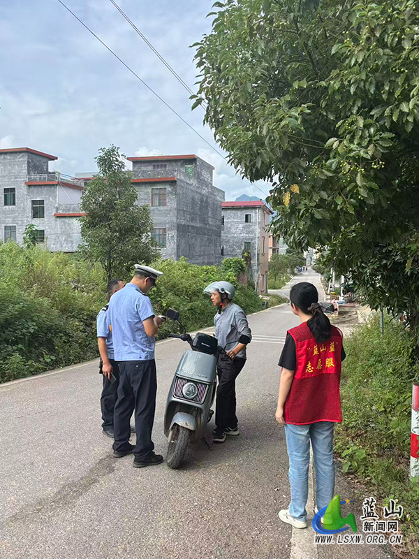 毛俊镇人大:联动开展交通安全劝导整治 筑牢道路安全防线.jpg 毛俊镇人大:联动开展交通安全劝导整治 筑牢道路安全防线.jpg