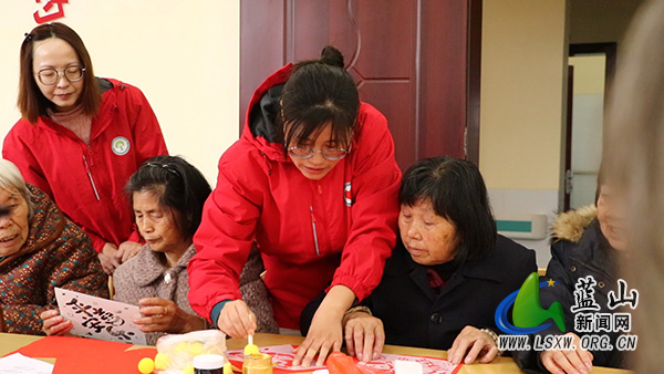 县民政局:笔墨飘香迎元旦 拓福纳祥暖社区2.jpg 县民政局:笔墨飘香迎元旦 拓福纳祥暖社区2.jpg