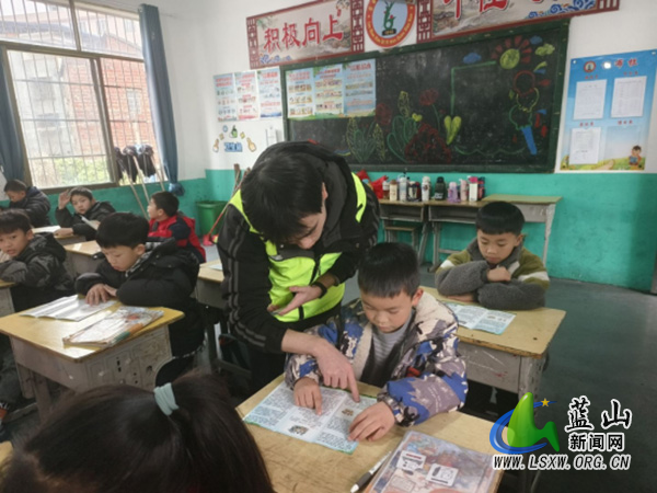 蓝山县民政局：五防教育护成长，趣味互动伴童行.jpg