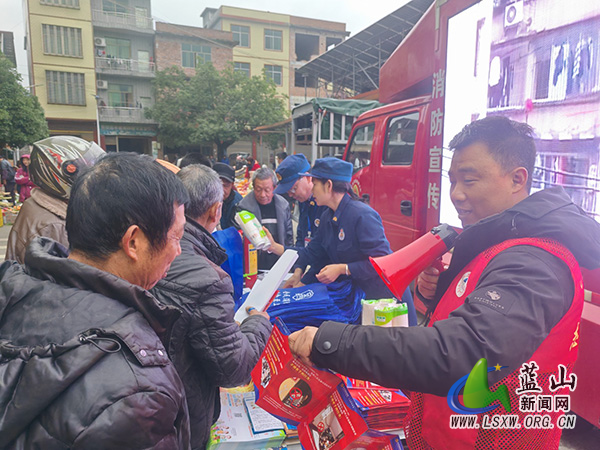 所城镇:应急安全宣传“靶向发力”,筑牢群众安全“防火墙”.jpg 所城镇:应急安全宣传“靶向发力”,筑牢群众安全“防火墙”.jpg