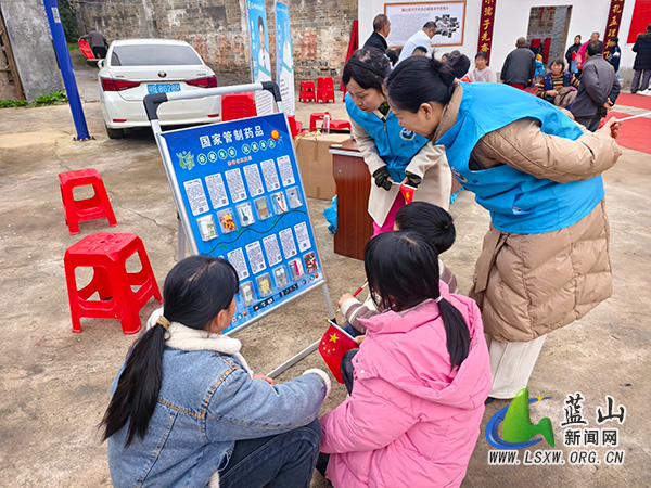 【新春走基层】塔峰镇古城村:把禁毒知识巧妙“嵌”进节庆、“融”入家常.jpg 【新春走基层】塔峰镇古城村:把禁毒知识巧妙“嵌”进节庆、“融”入家常.jpg
