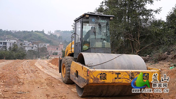 蓝山县太平圩镇：交通赋能乡村美 公路提质民生暖.jpg