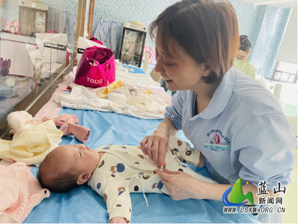 蓝山县妇幼保健院呵护宝宝初成长.jpg