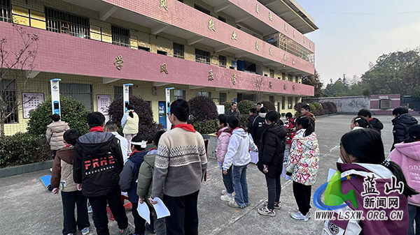 蓝山县妇幼保健院走进龙溪学校开展“五小”健康检查.jpg 蓝山县妇幼保健院走进龙溪学校开展“五小”健康检查.jpg