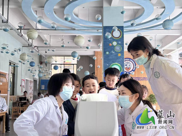 蓝山县开展“五小筛查进校园”公益医卫活动2.jpg 蓝山县开展“五小筛查进校园”公益医卫活动2.jpg