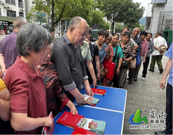 蓝山县司法局:以法护航新时代 法典精神润民心.jpg 蓝山县司法局:以法护航新时代 法典精神润民心.jpg