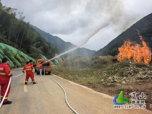 10.27湘江源瑶族乡:以练代战砺精兵 筑牢秋冬森林防灭火“安全墙”.png 10.27湘江源瑶族乡:以练代战砺精兵 筑牢秋冬森林防灭火“安全墙”.png