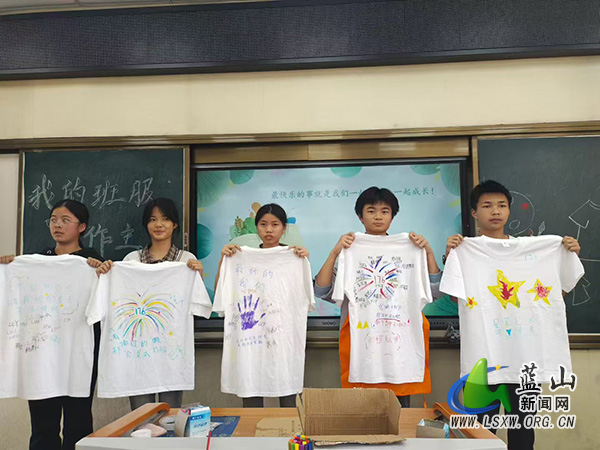 手绘班服绘青春 减压逐梦迎中考——新圩学校手工活动.jpg 手绘班服绘青春 减压逐梦迎中考——新圩学校手工活动.jpg
