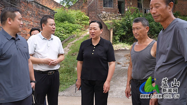 邓群到楠市镇调研饮水安全工作.jpg 邓群到楠市镇调研饮水安全工作.jpg