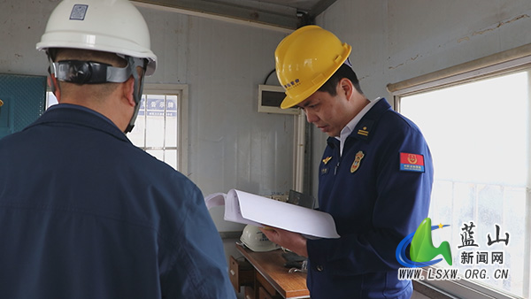 我县开展高层消防检查 筑牢群众安全屏障.jpg